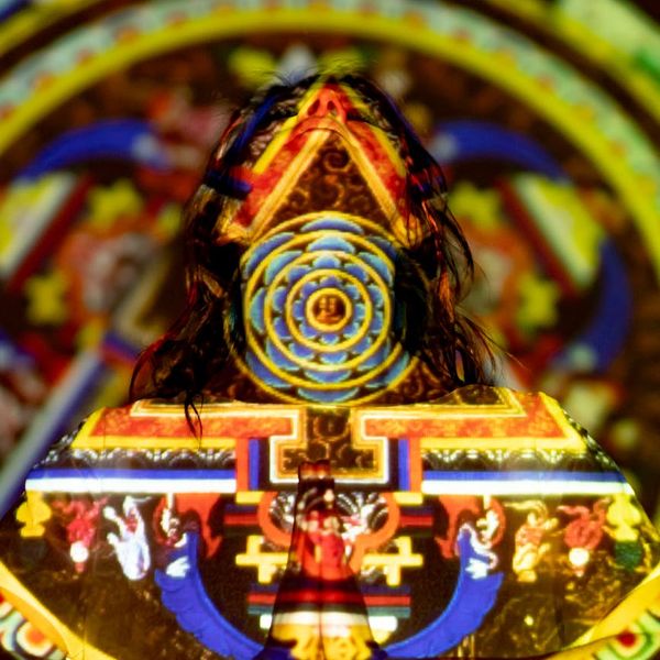Abstract visual of airflow, representing breathing and energy.